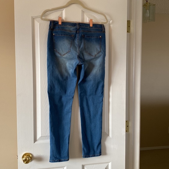 Kenzie Skinny Jeans - Picture 2 of 4